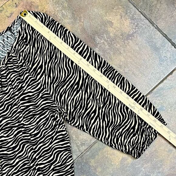 Michael Michael Kors Zebra Print 3/4 Sleeve Blouse 2X - Picture 4 of 10